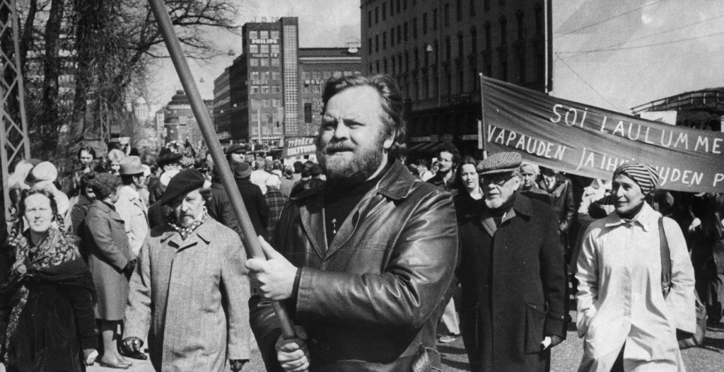 Alpo Ruuth vappukulkueessa 1976. Kuva: Kansan Arkisto.